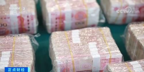 警惕“荐股”新套路！仅4个月，就骗了500多万元！窝点缴获百万现金...